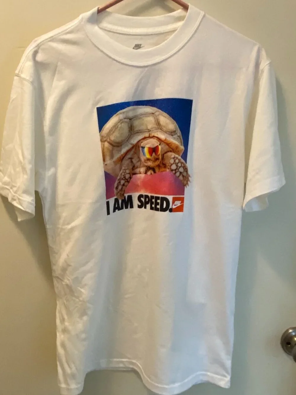 Nike I Am Speed Graphic T-Shirt XS White Turtle Sunglasses Loose Fit Tee